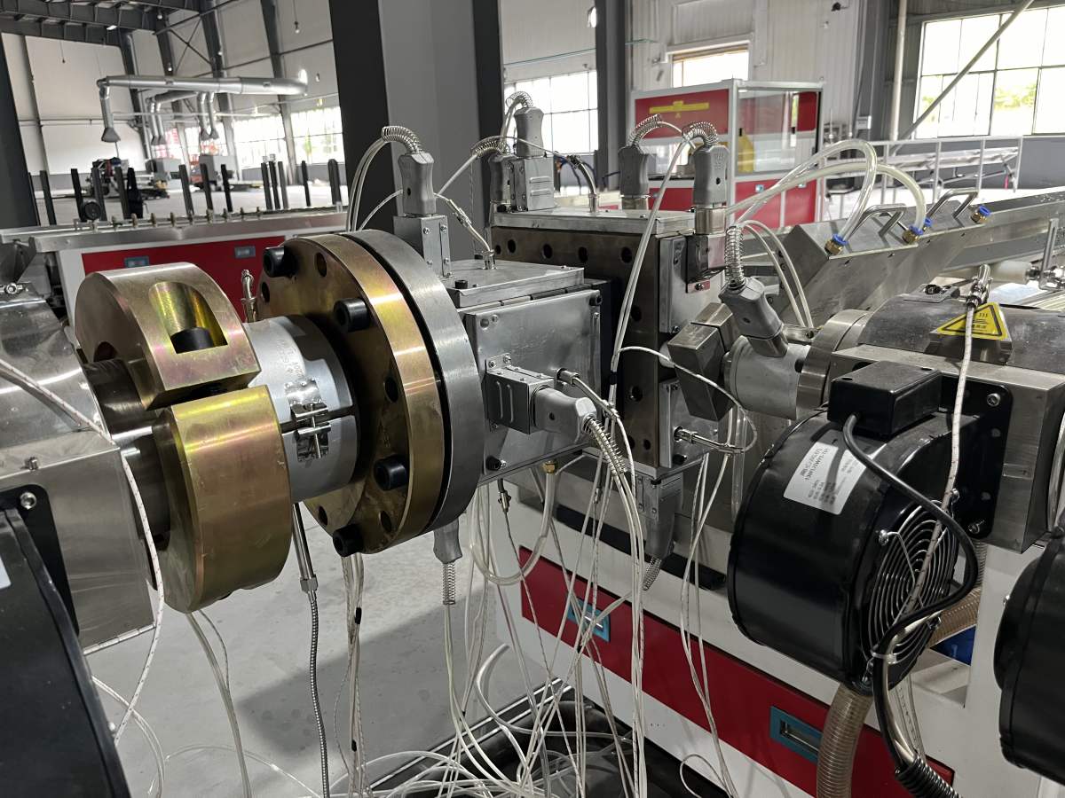 PVC Pencere ve Kapı Çerçevesi Üretim Hattı