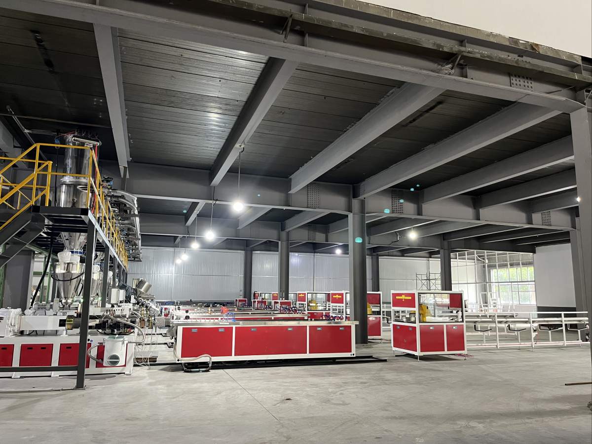 Peyzaj Projeleri için Özelleştirilmiş WPC Ekipmanları: Başarıyı Belirleyen 3 Temel Parametre